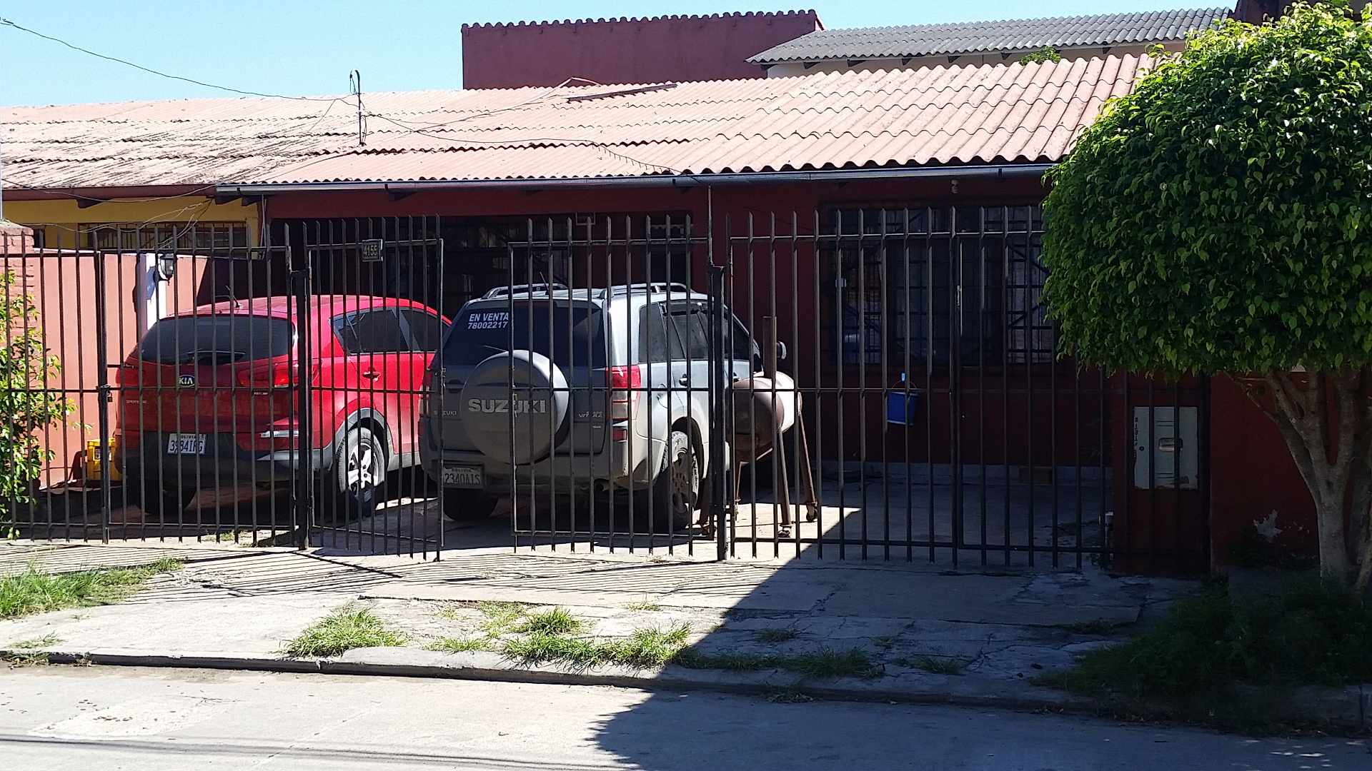 Casa Av. 3 pasos al frente, 4to anillo, barrio Convifacg, calle  2, # 4155. UV. 80, mza. 21, lote 36 Foto 5