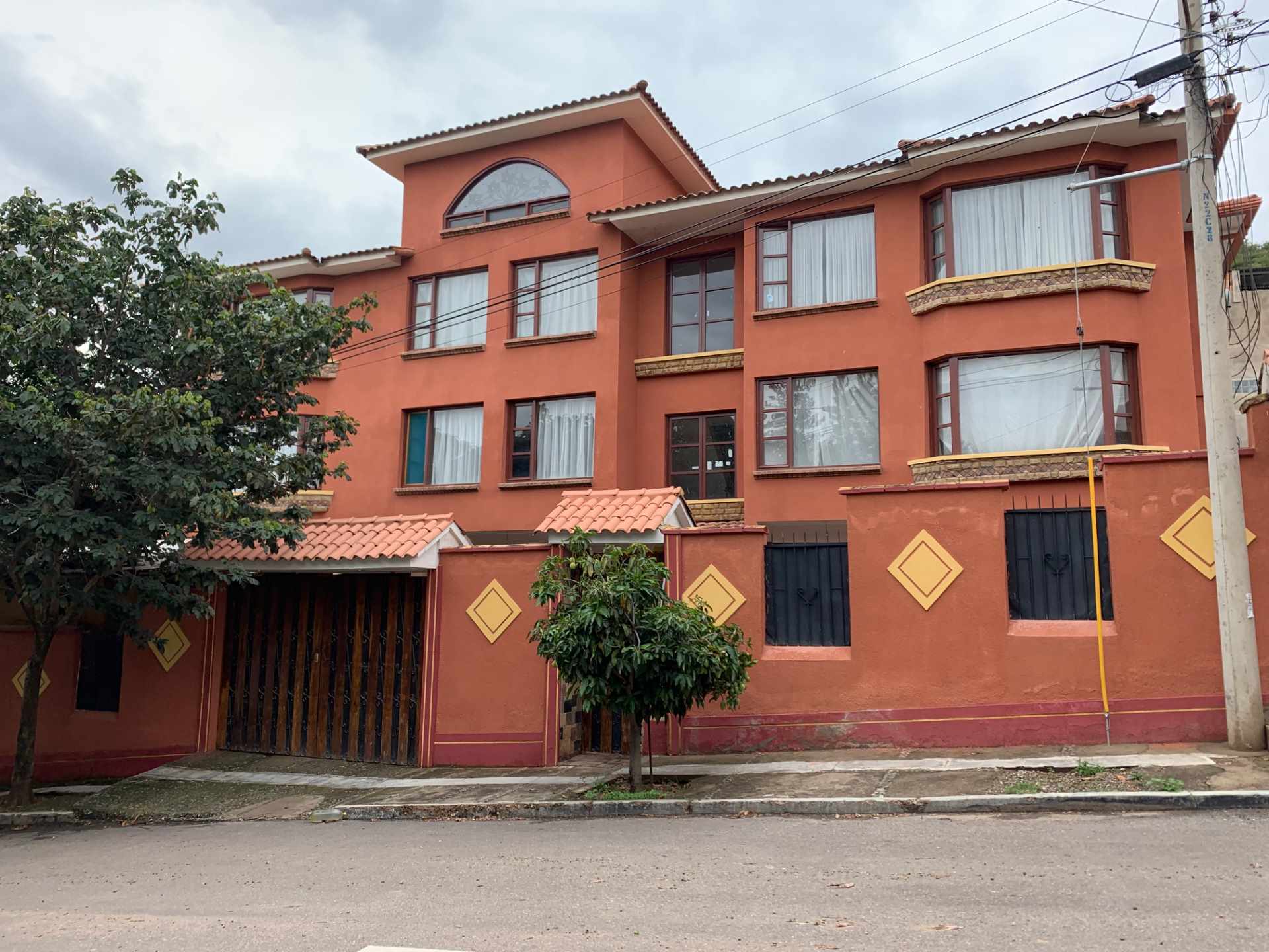 Edificio en VentaC. Toborochi inmediaciones Circuito Bolivia  Foto 1