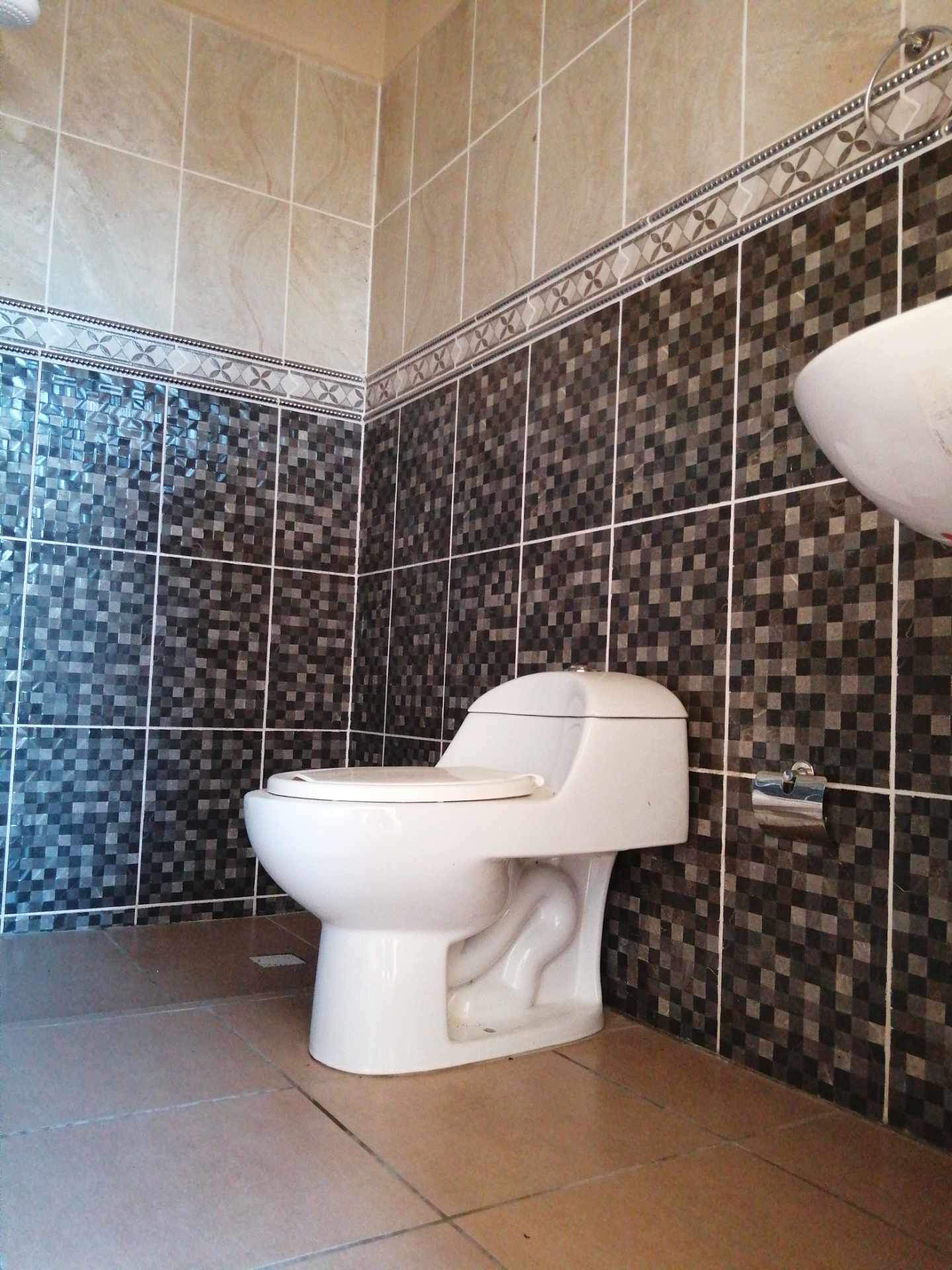 Casa en Entre 6to y 7mo anillo Sur en Santa Cruz de la Sierra 2 dormitorios 1 baños 4 parqueos Foto 3