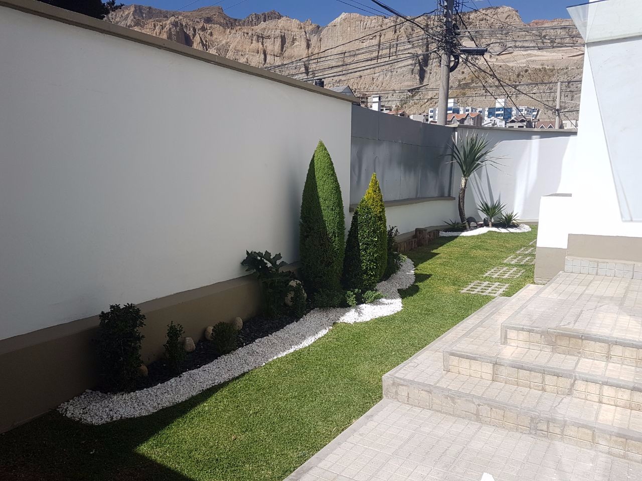 Casa en Los Pinos en La Paz 4 dormitorios 4 baños 2 parqueos Foto 1