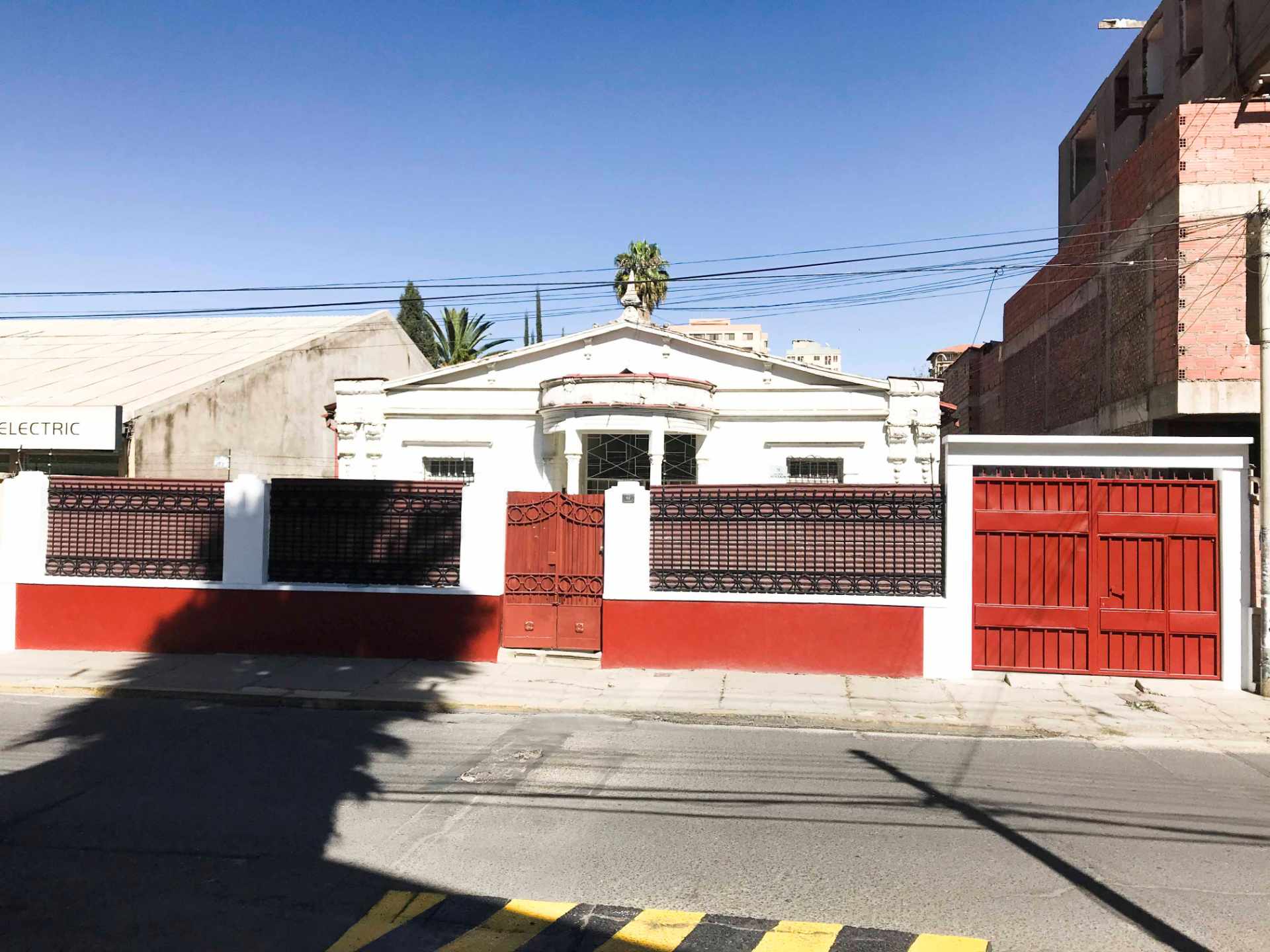 En Alquiler a $us 1,500 Foto 1