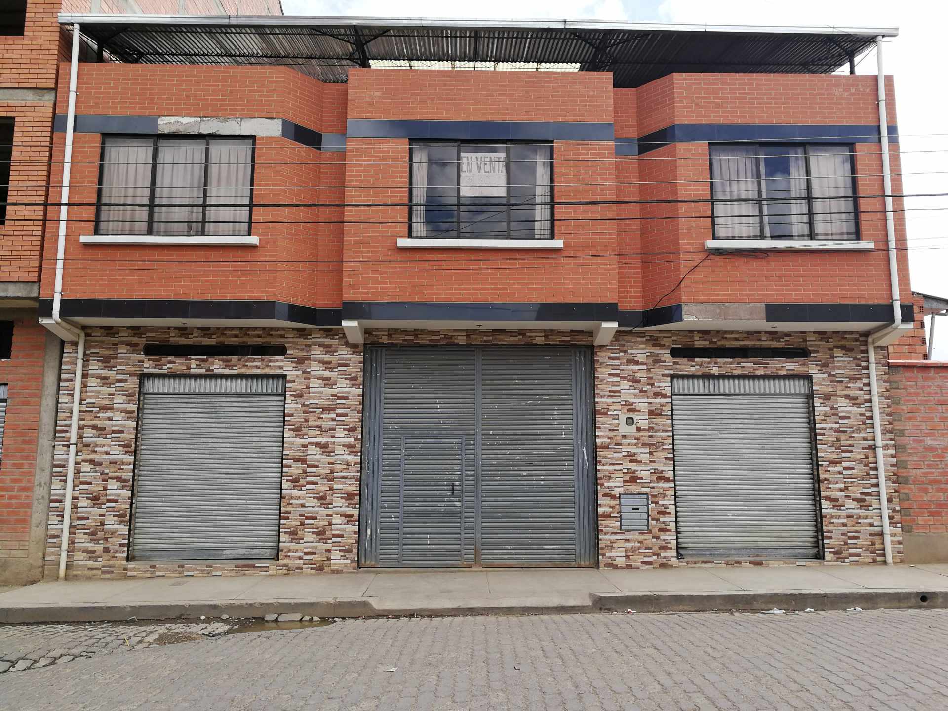 Casa en VentaCalle Álvarez Plata Nro 210, zona 16 de Julio El Alto  6 dormitorios 4 baños 3 parqueos Foto 1