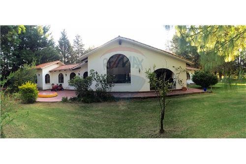Casa en Quillacollo en Cochabamba 4 dormitorios 5 baños  Foto 1