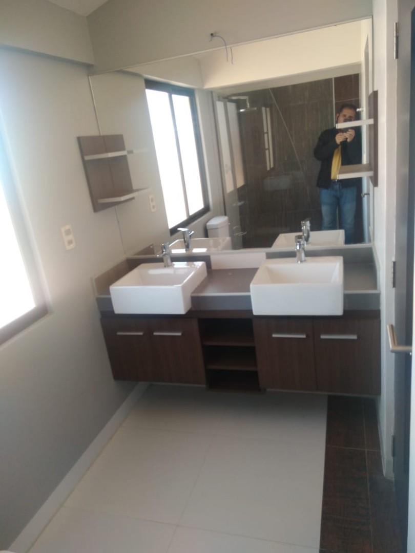 Casa en Achumani en La Paz 3 dormitorios 4 baños 3 parqueos Foto 13