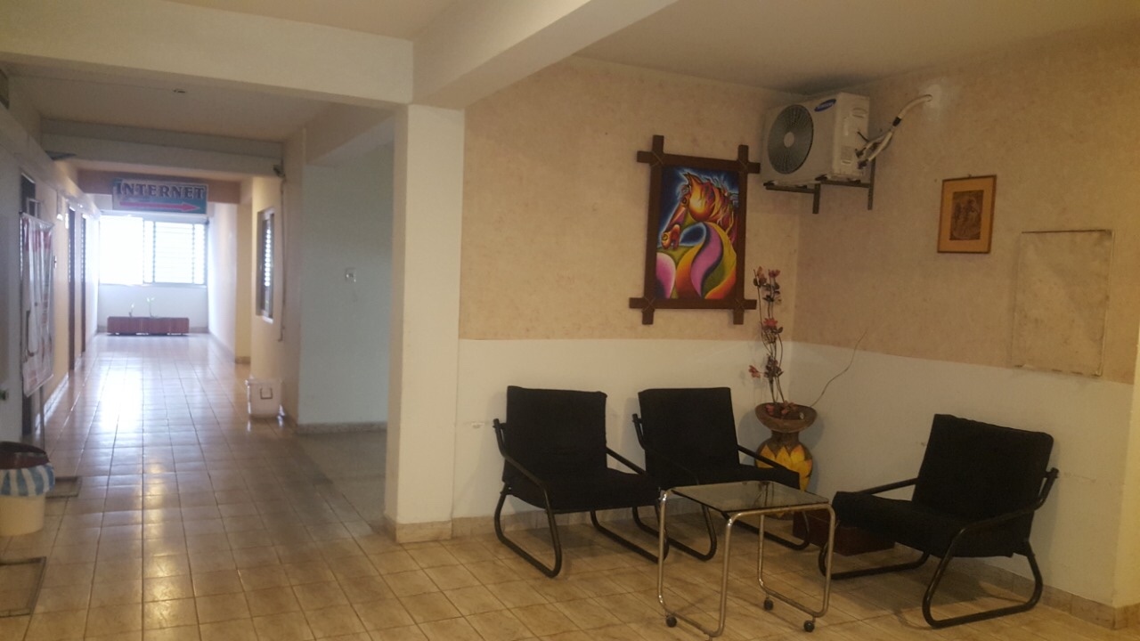 Edificio en VentaEN VENTA Hotel con ALTO FLUJO de huéspedes Calle Florida a 1/2 cuadra de la Av. Cañoto  62 dormitorios 70 baños 30 parqueos Foto 17