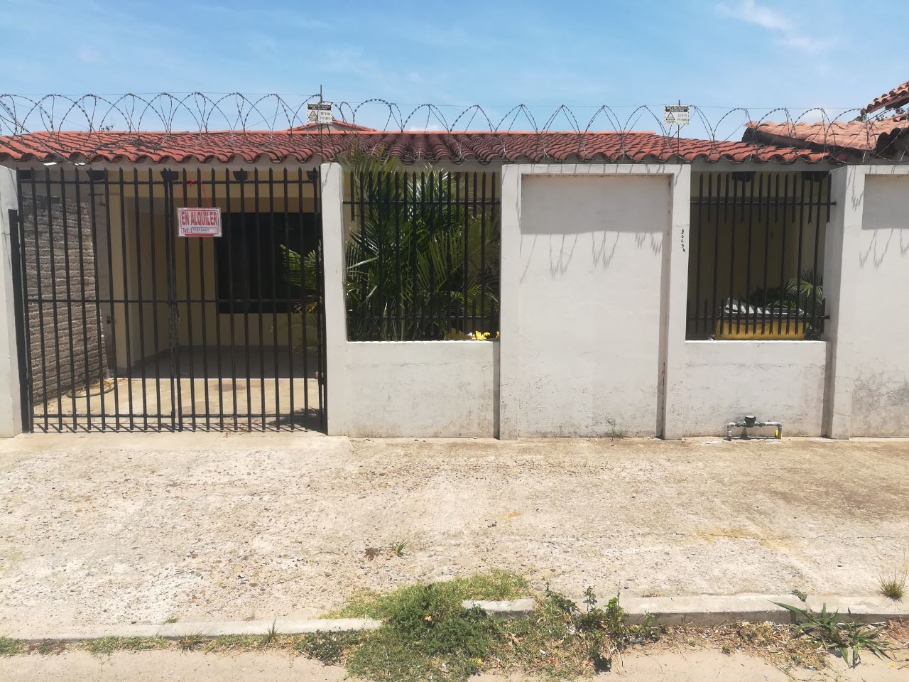 Casa en Plan 3000 en Santa Cruz de la Sierra 2 dormitorios 1 baños 1 parqueos Foto 1