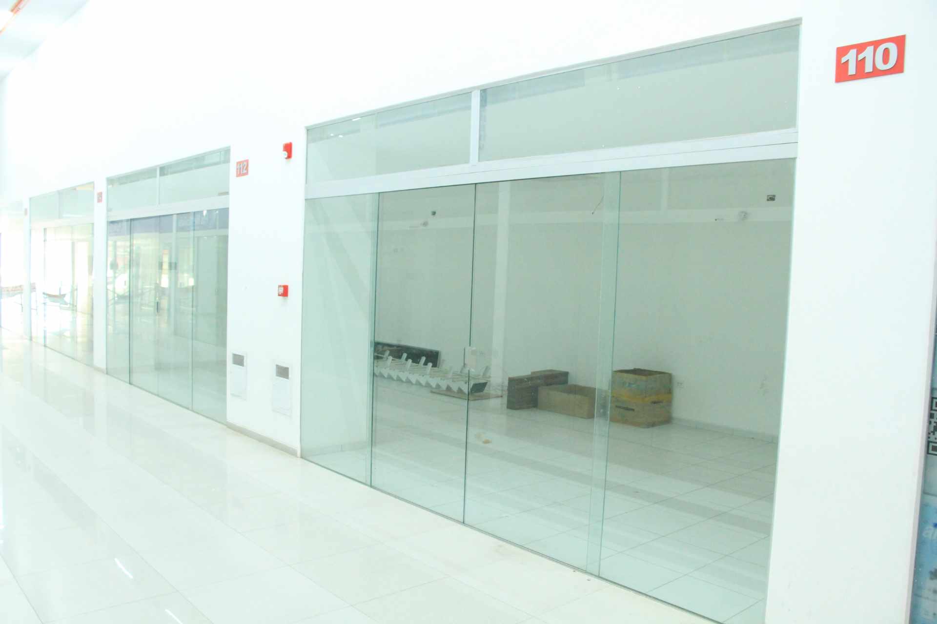 Local comercial en VentaCentro Comercial CIUDAD INDANA, 3er anillo Av. Pirai  4 baños  Foto 1