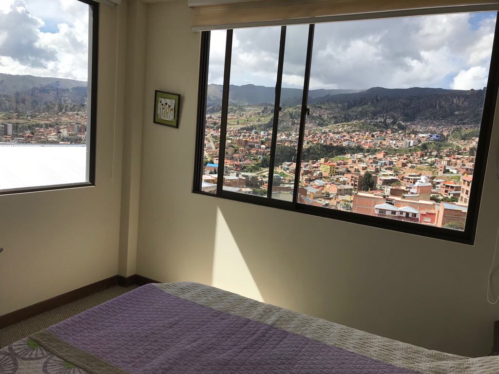 Casa en El Pedregal en La Paz 4 dormitorios 4 baños 2 parqueos Foto 2