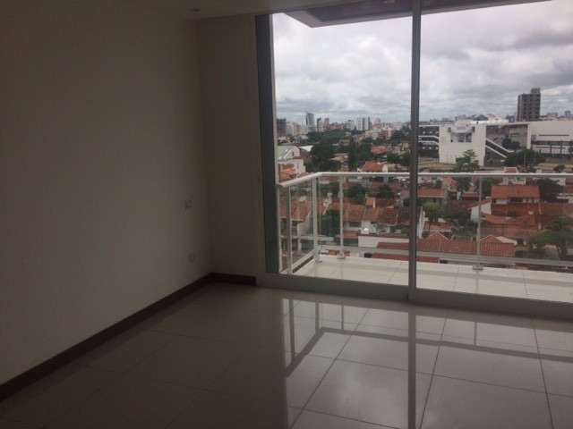 Departamento en VentaEdificio Puerto Madero, Calle los Claveles al lado de Sirari Suites zona de Equipetrol Foto 21
