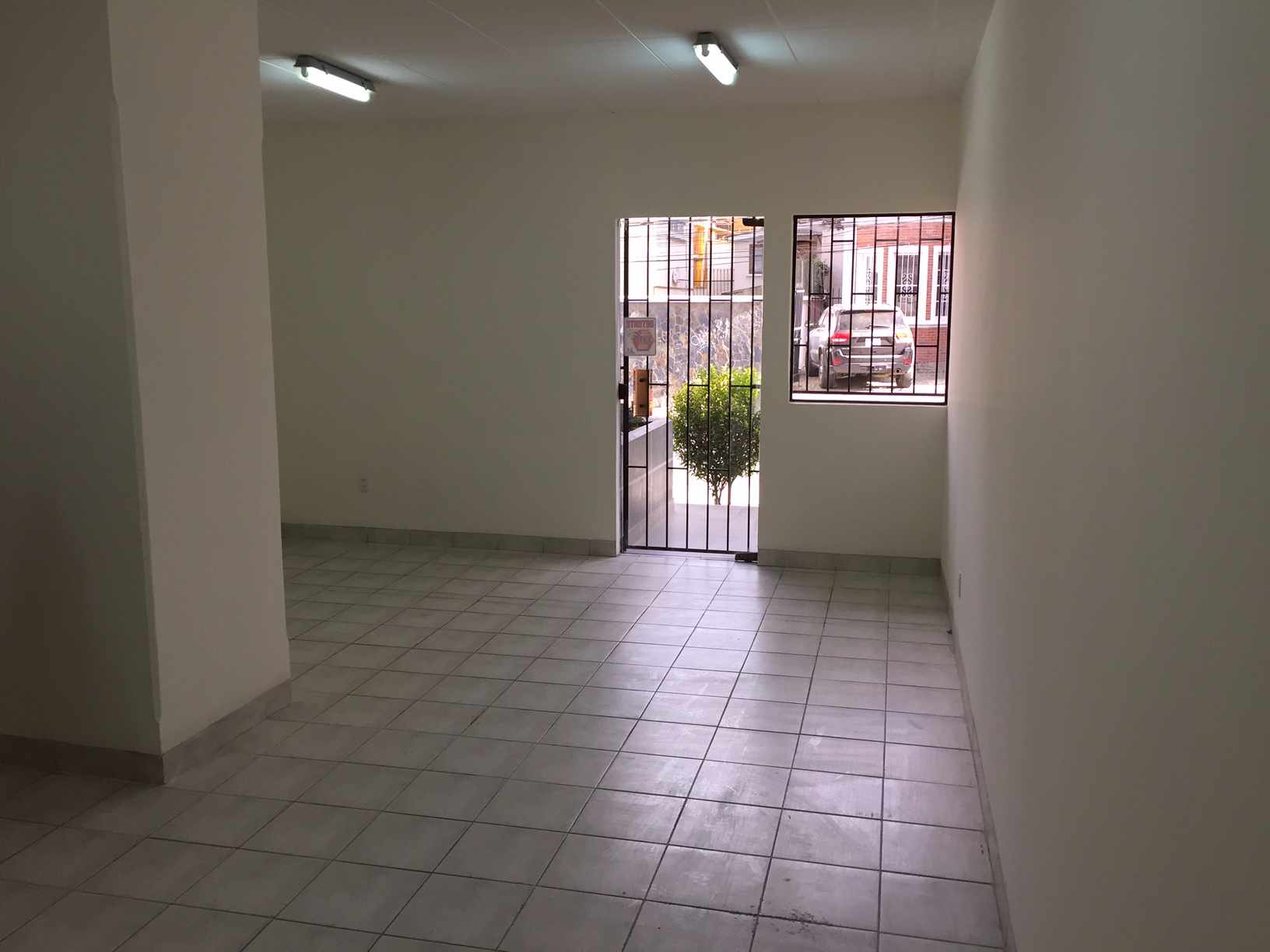 Local comercial en AlquilerEdificio VENECIA de la Avenida Capitán Ravelo N° 2351, Local comercial N° 2. Foto 2