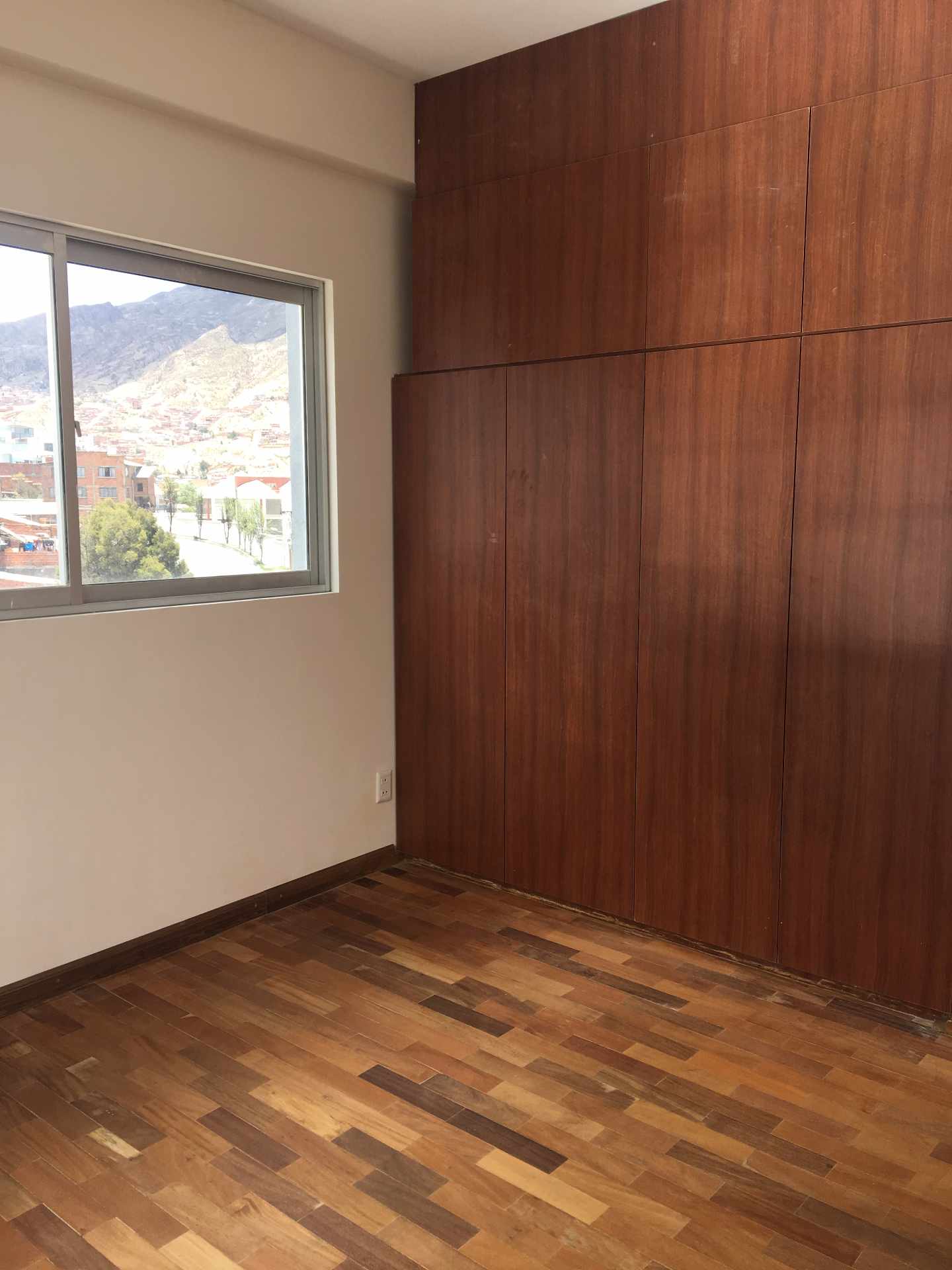 Departamento en Cota Cota en La Paz 3 dormitorios 3 baños 1 parqueos Foto 5