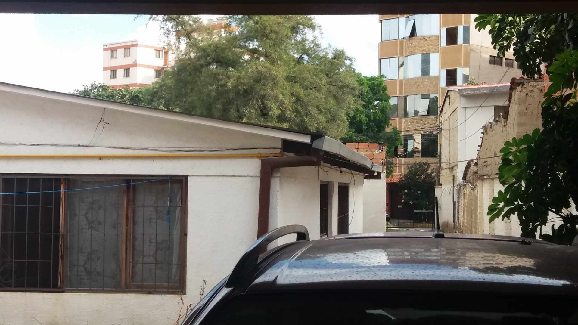Casa en VentaCerca Av. Oquendo, Ismael Vasquez (560m) 3 dormitorios 7 baños 8 parqueos Foto 2