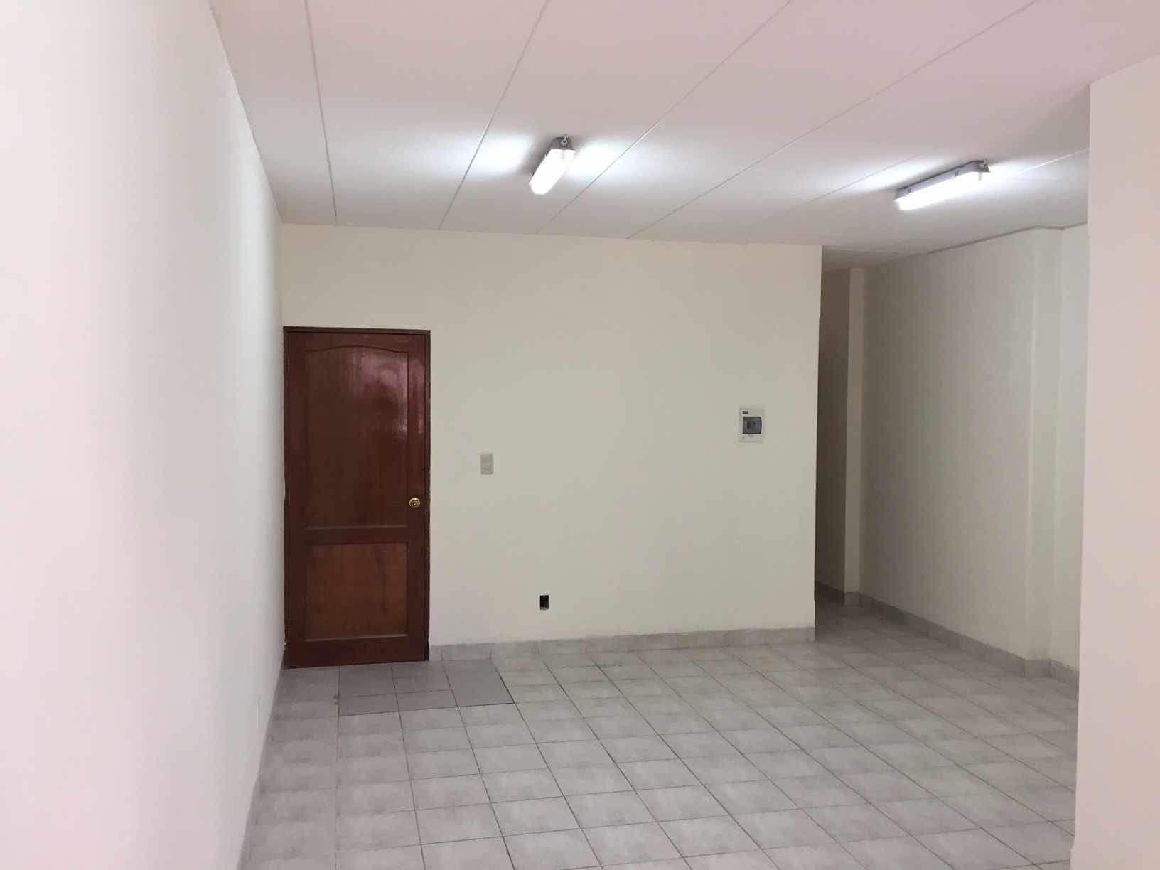 Local comercial en AlquilerEdificio VENECIA de la Avenida Capitán Ravelo N° 2351, Local comercial N° 2. Foto 1