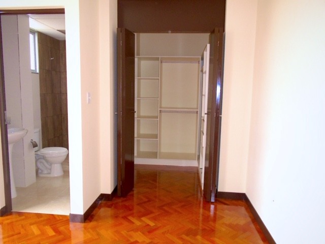 Departamento en La Chimba en Cochabamba 3 dormitorios 2 baños 1 parqueos Foto 13