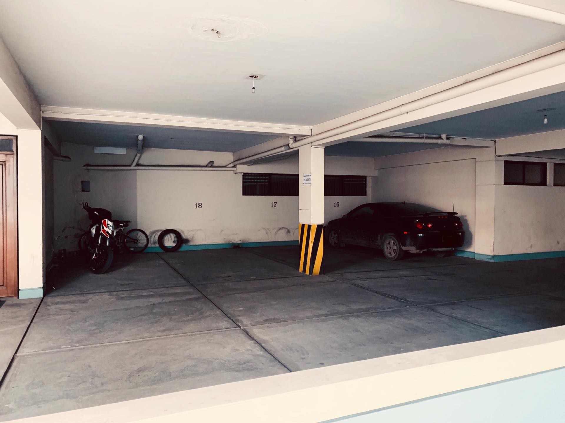 Parqueo Cotacota, calle 28 Edificio El Lago Foto 2