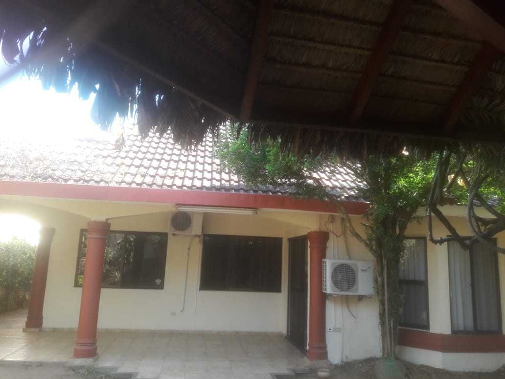 Casa INMOBILIARIA OFRECE: En alquiler casa se-mi amoblado en condominio zona oeste av. Pirai Foto 8