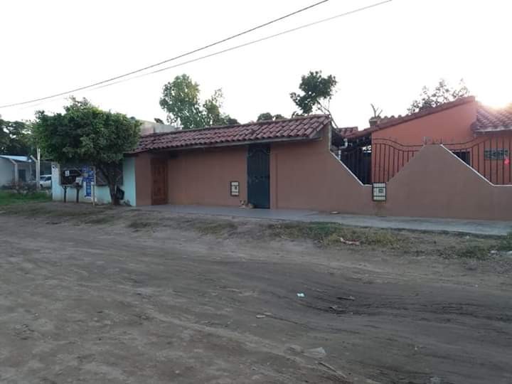 Casa en Pampa de la isla en Santa Cruz de la Sierra 4 dormitorios 2 baños 2 parqueos Foto 2
