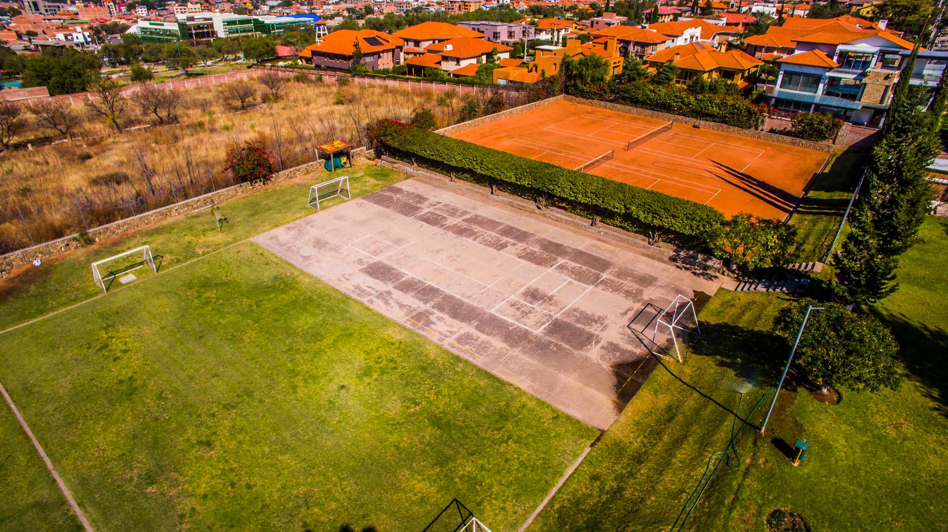 Casa en Villa Taquiña en Cochabamba 5 dormitorios 5 baños 3 parqueos Foto 20