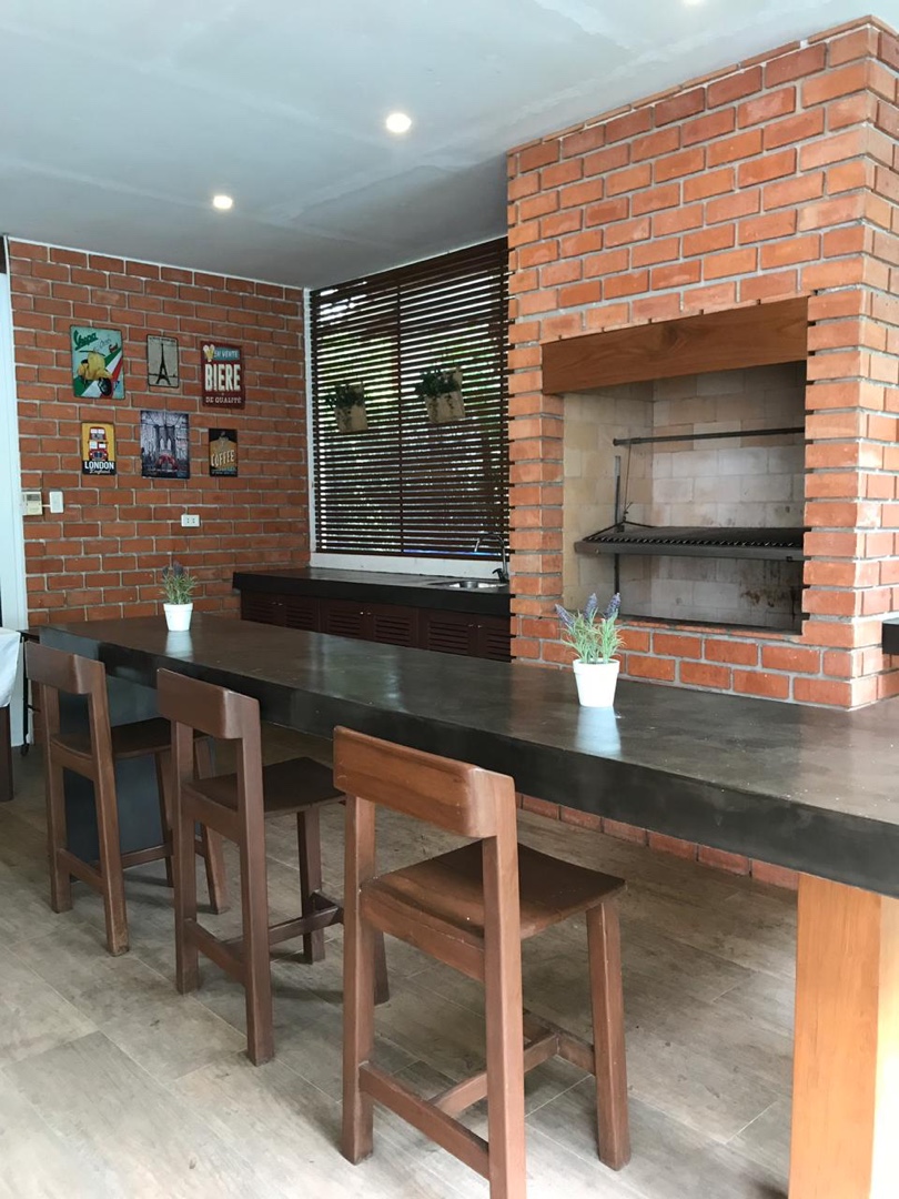 Casa en AlquilerAvda Pirai y 5to anillo 4 dormitorios 6 baños 3 parqueos Foto 4