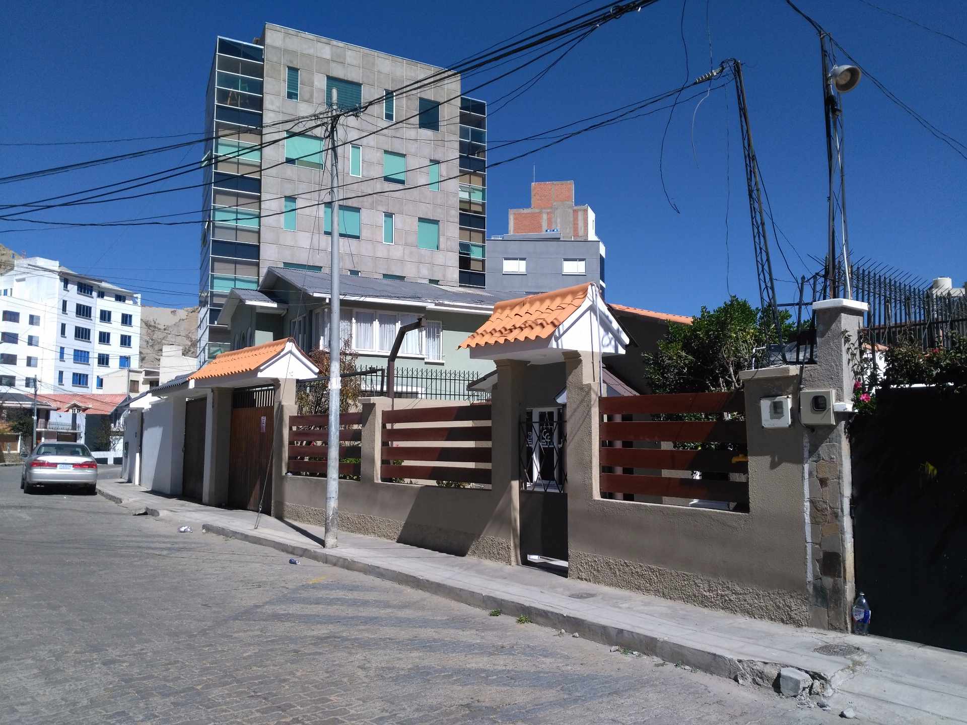 Casa en Calacoto en La Paz 4 dormitorios 2 baños 2 parqueos Foto 12