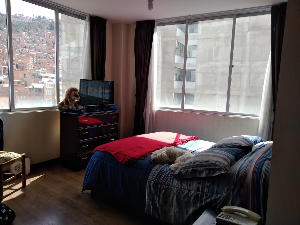 Departamento en Sopocachi en La Paz 3 dormitorios 3 baños 1 parqueos Foto 2