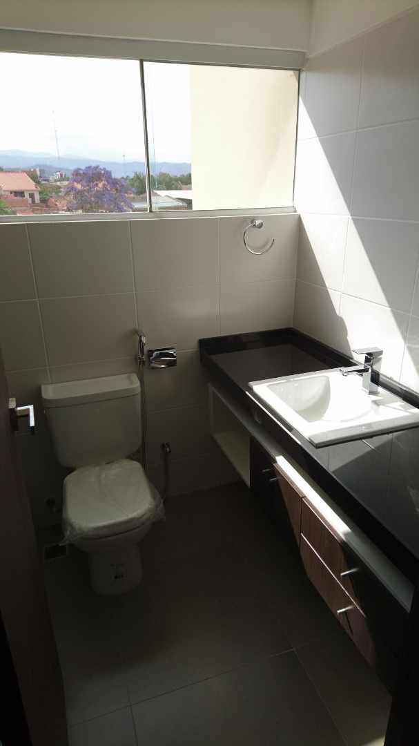 Departamento en Luis Fuentes en Tarija 3 dormitorios 4 baños 1 parqueos Foto 6