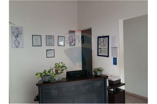 Local comercial en AlquilerShopping del Disfraz, Calle Ballivián #567 entre C Foto 4