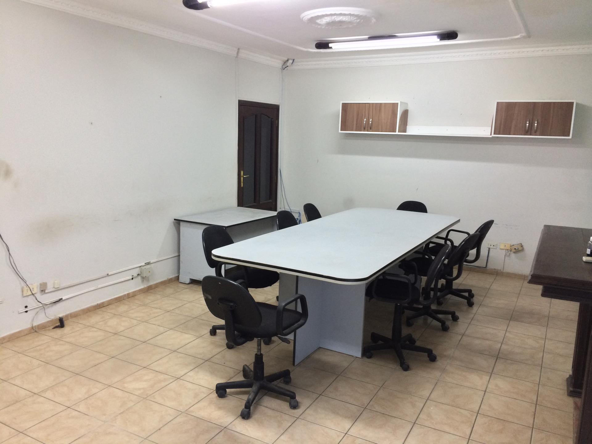 Oficina en Barrio Urbari en Santa Cruz de la Sierra 7 dormitorios 3 baños  Foto 3