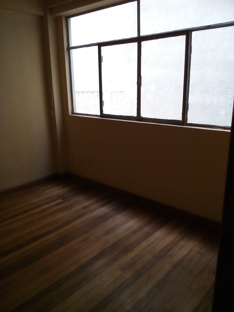 Departamento en San Jorge en La Paz 3 dormitorios 3 baños  Foto 2
