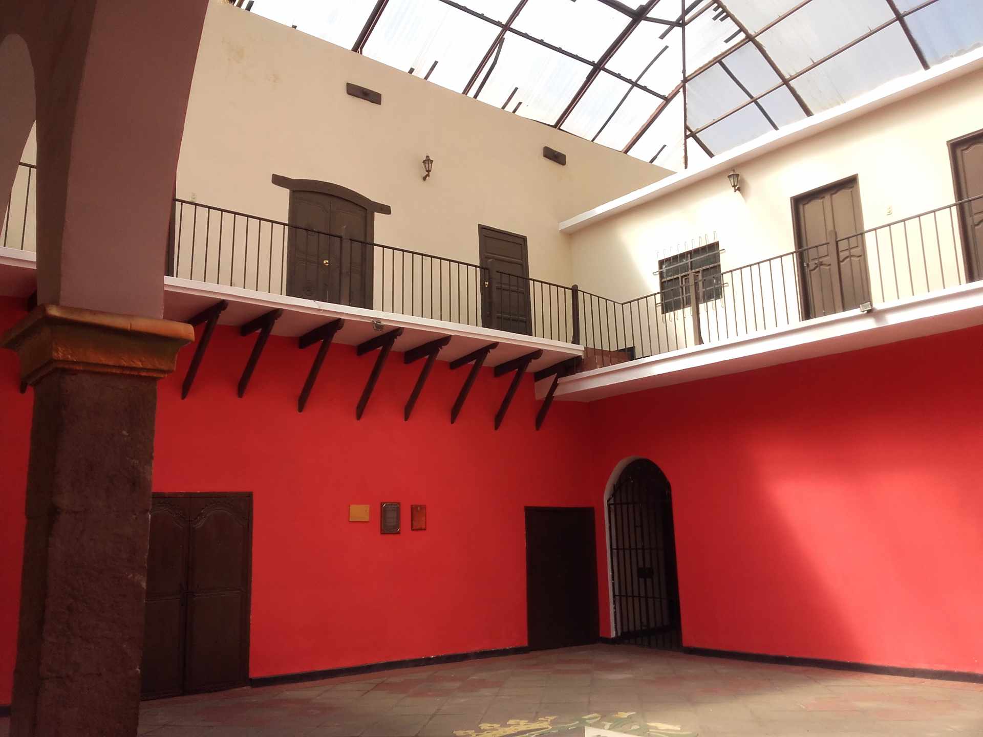 Casa Indaburo esq. Genaro Sanjinez Foto 3