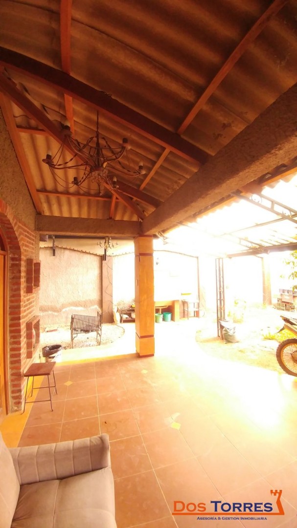 Casa en Sacaba en Cochabamba 8 dormitorios 5 baños 3 parqueos Foto 2