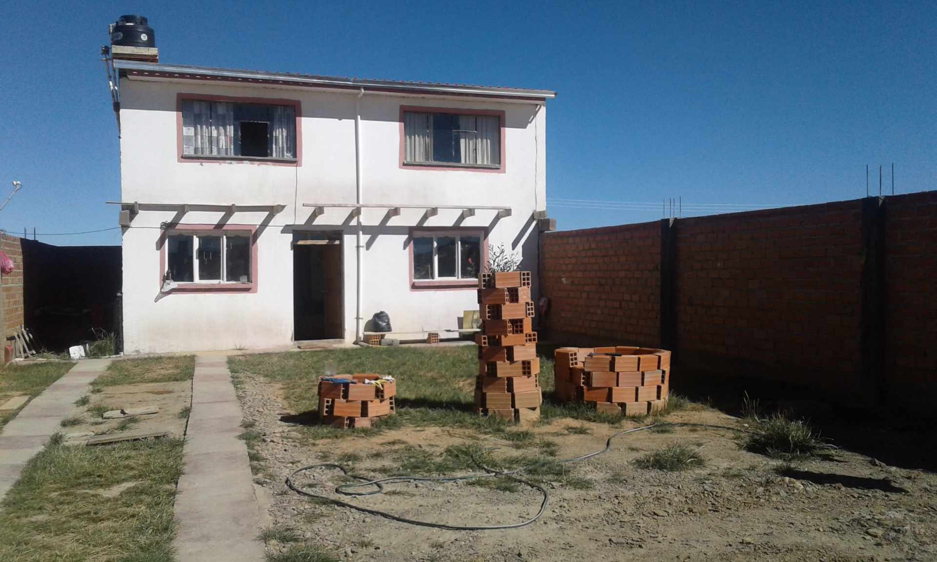 Casa en VentaUrb. Nuevo Amanecer doble vía La Paz Oruro Foto 2