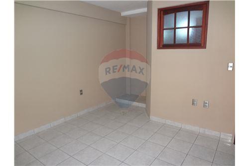 Departamento en Centro en Tarija 5 dormitorios 2 baños  Foto 13