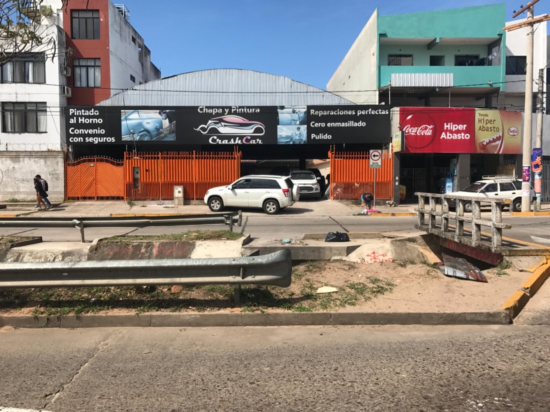 Local comercial Avenida busch entre tercer y cuarto anillo Foto 1