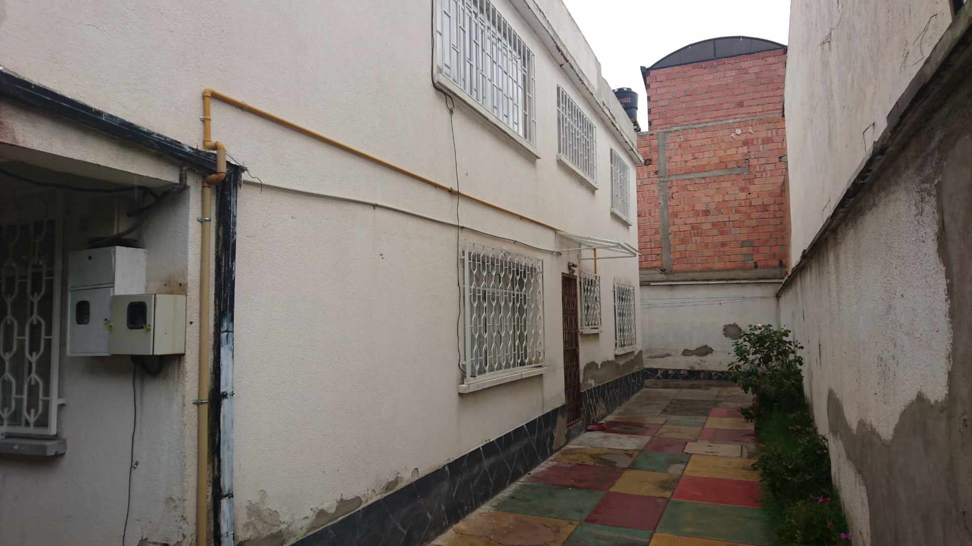 Casa en Alto Obrajes en La Paz 3 dormitorios 3 baños  Foto 10