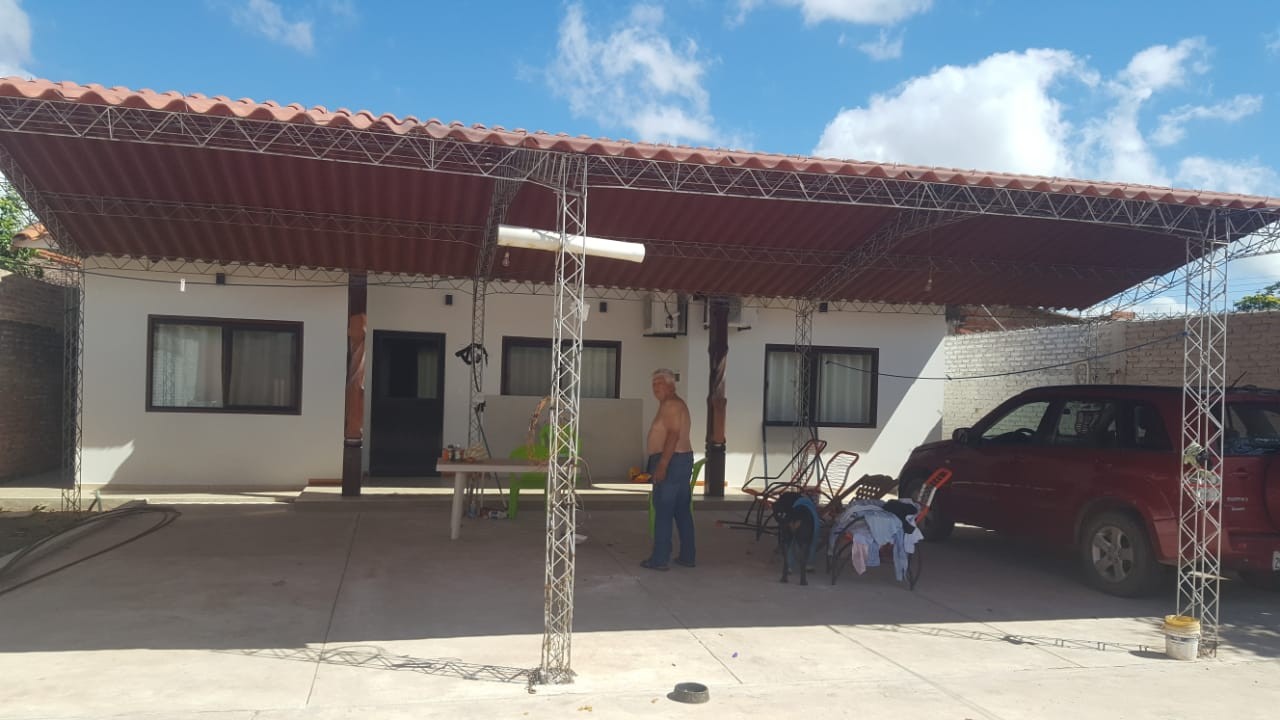 Casa en VentaBarrio GUARACACHI, Av. Rolando de Chazal entre 4to y 5to anillo. Foto 11