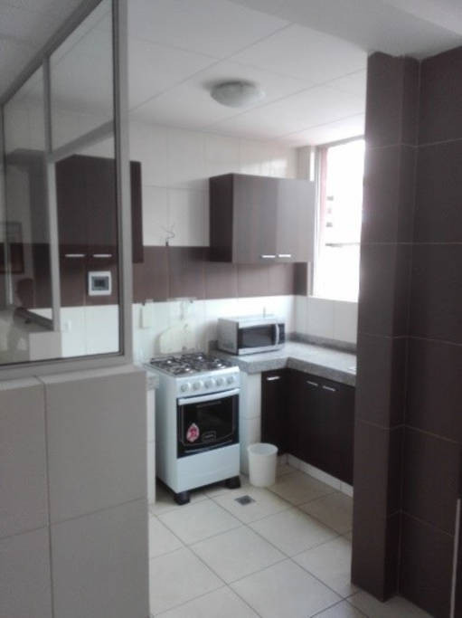 Departamento Calle 16 de Obrajes, Edif. Centro de Negocios Obrajes #220 (Frente al mercado 16 de Obrajes. Foto 3