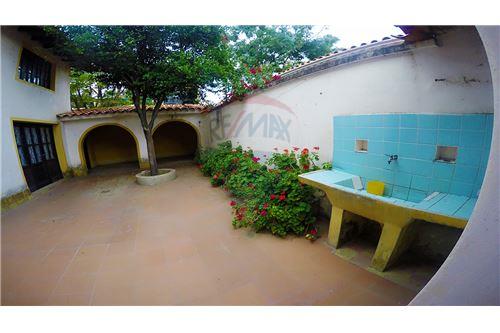 Casa en Las Panosas en Tarija 7 dormitorios 3 baños  Foto 11