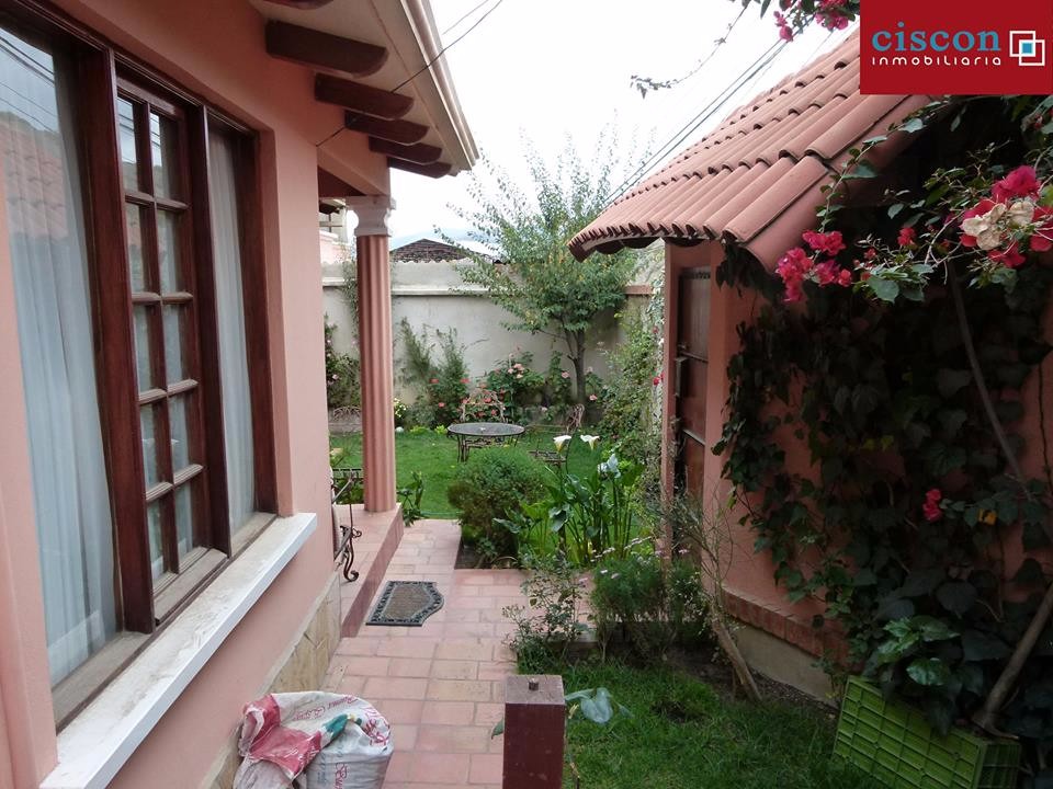 Casa en Auquisamaña en La Paz 3 dormitorios 3 baños 4 parqueos Foto 3