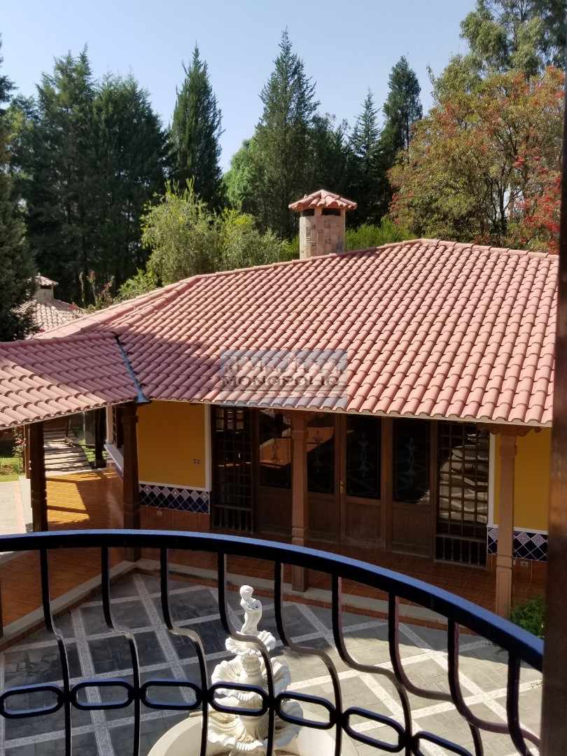 Casa en Tiquipaya en Cochabamba 6 dormitorios 5 baños 4 parqueos Foto 17