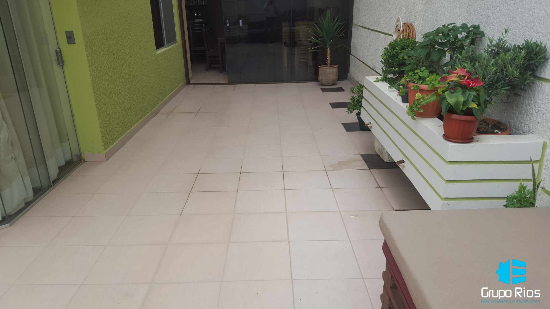 Departamento en VentaCalle irigoyen casi juan de la rosa 3 dormitorios 3 baños 2 parqueos Foto 3