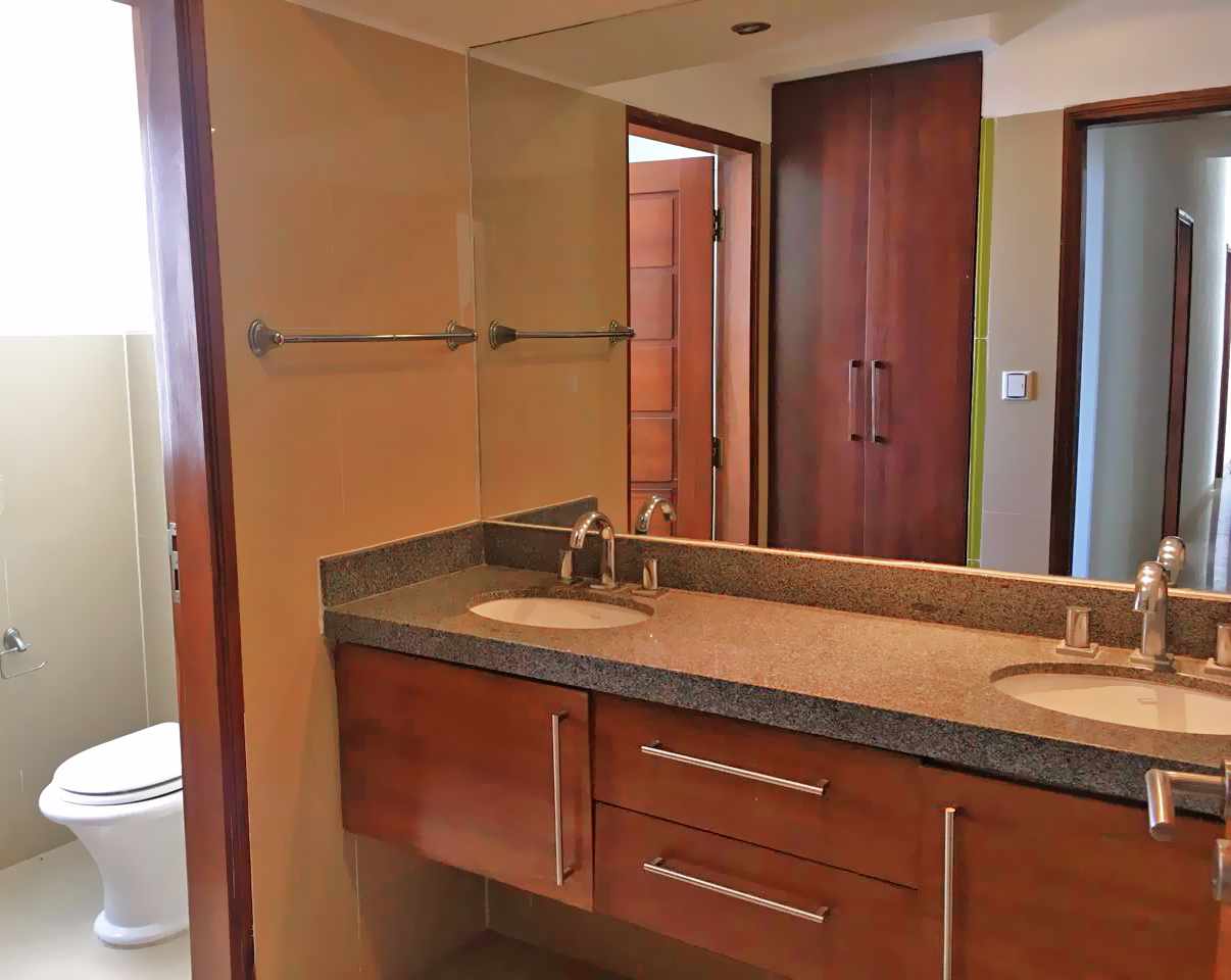 Departamento en AlquilerTorre Milan a media cuadra de la Av. Irala Foto 8