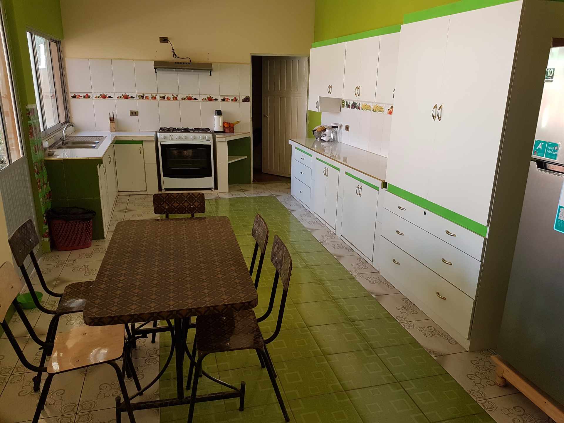 Casa en VentaAvenida Ecológica a una cuadra del colegio TIQUIPAYA  8 dormitorios 5 baños 5 parqueos Foto 4