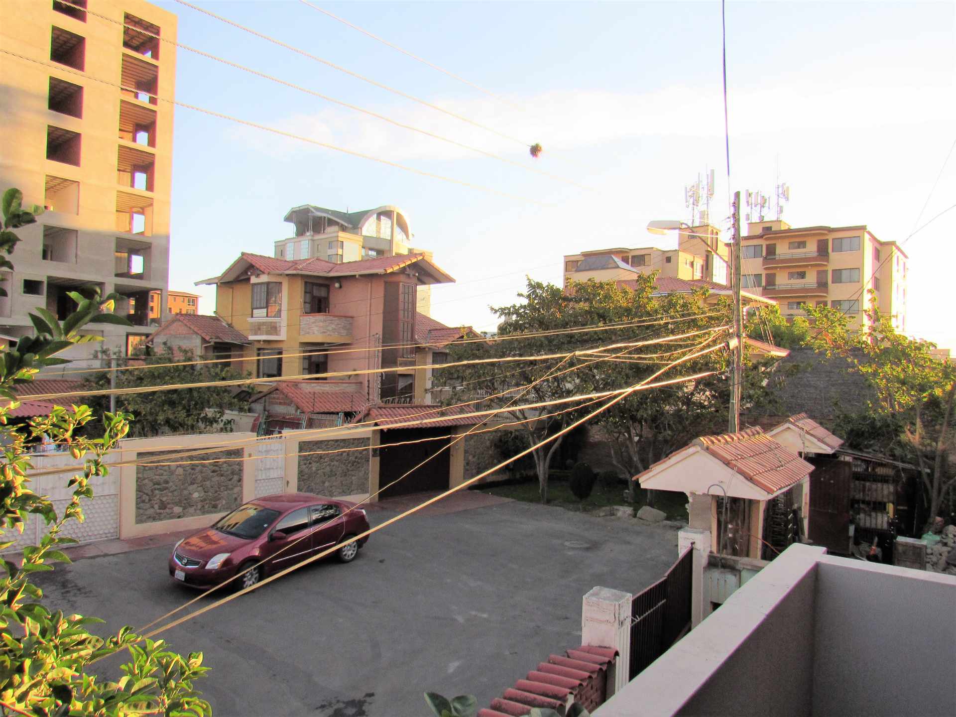Casa en Cala Cala en Cochabamba 5 dormitorios 3 baños 2 parqueos Foto 8