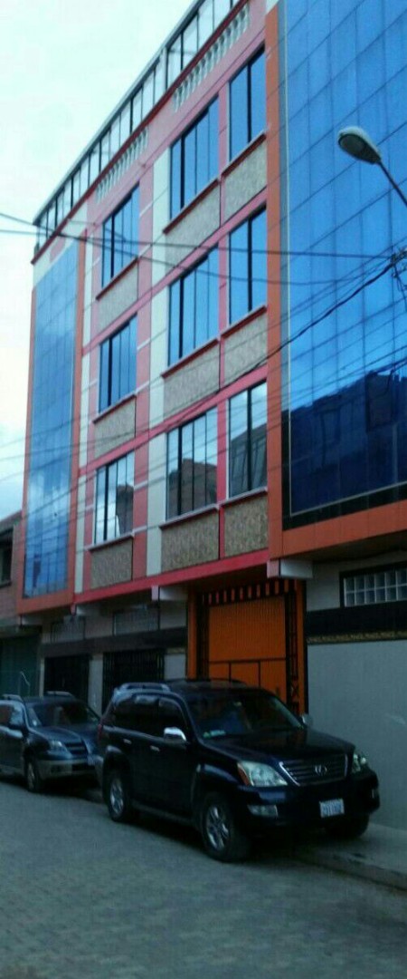 Casa MEDIA CUADRA AV. JULIO CESAR VALDES PLAZA SAN PEDRO Foto 1