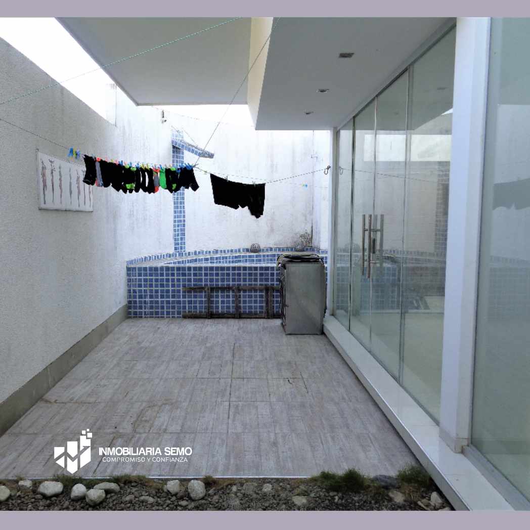 Casa en Entre 3er y 4to anillo Sur en Santa Cruz de la Sierra 3 dormitorios 3 baños 1 parqueos Foto 8