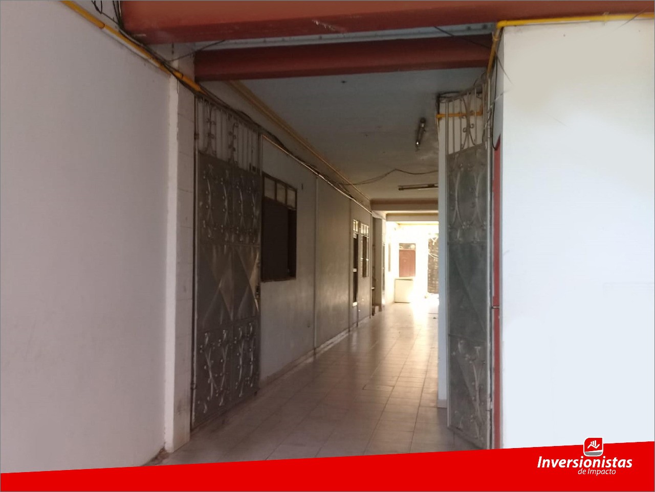 Casa en VentaAv. San Silvestre 6to Anillo 7 dormitorios 7 baños 2 parqueos Foto 6