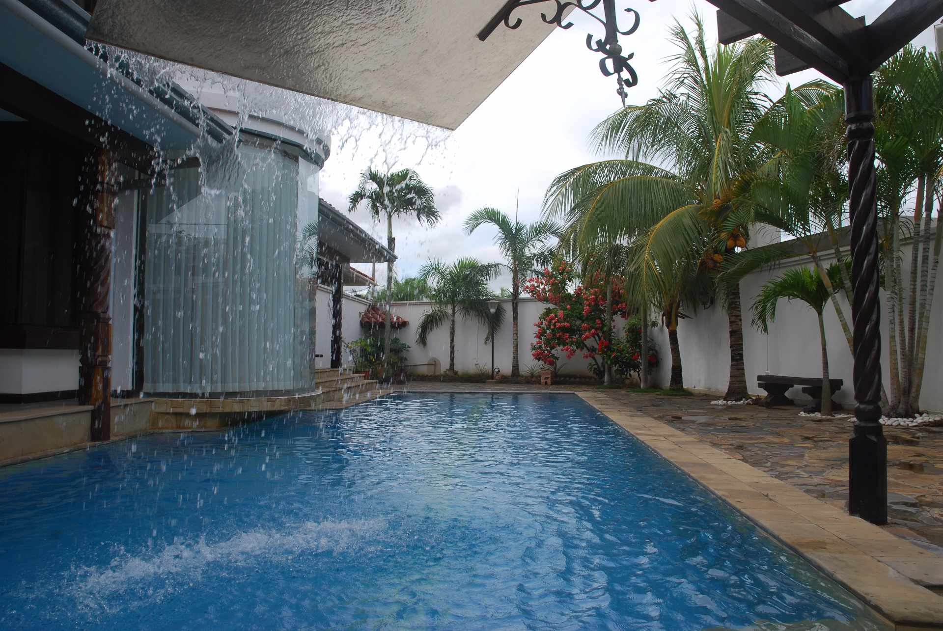 Casa en Venta Cerca km 8,5 Avenida Banzer, 8vo Anillo. 6 dormitorios 8 baños 7 parqueos Foto 10