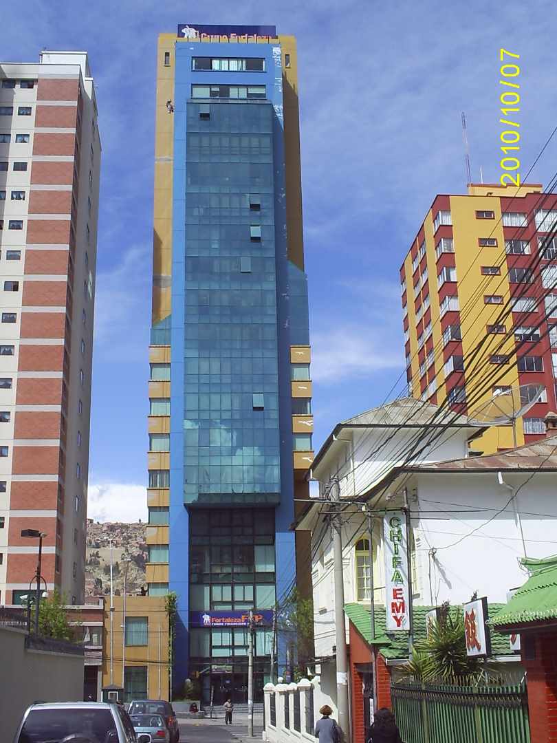 Oficina en San Jorge en La Paz 4 dormitorios 2 baños  Foto 2