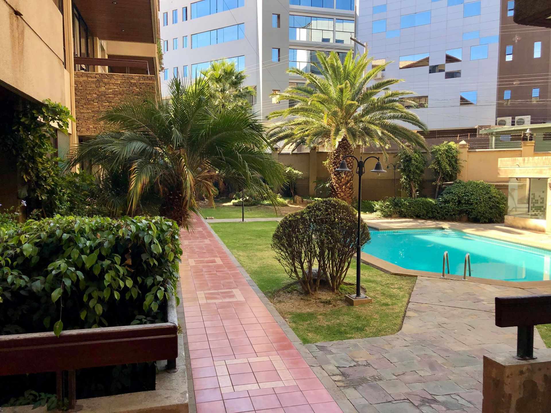 Departamento en Queru Queru en Cochabamba 2 dormitorios 4 baños  Foto 1